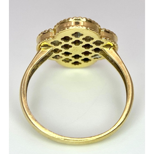 150 - An 18 K yellow gold ring with a ribbed clover on top. Size: S, weight: 2.9 g.