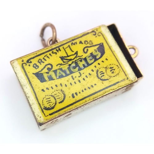 383 - A VINTAGE 9K YELLOW GOLD ENAMELLED BRITISH MADE MATCHBOX CHARM/PENDANT, WHICH PULLS OUT LIKE A REAL ... 