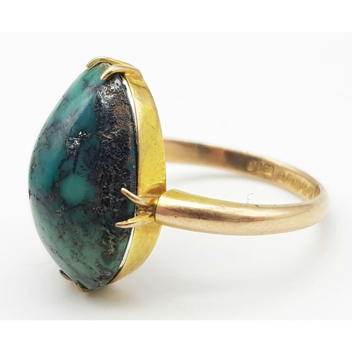 495 - A vintage 9 K yellow and rose gold ring with a large natural turquoise cabochon (18 x 13 x 7 mm), ri... 