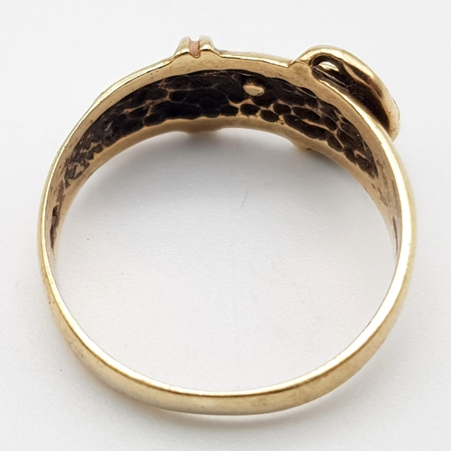 523 - A 9 k yellow gold belt ring, size: O, weight: 3.4 g.