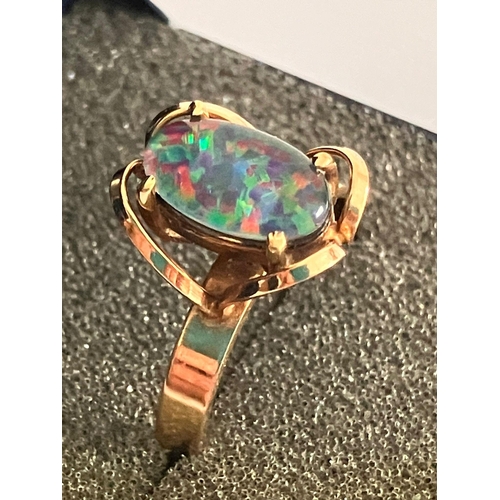 602 - Stunning 9 carat GOLD,  BLACK OPAL RING. Having a  Black Fire Streak Opal set to top in Cathedral Mo... 