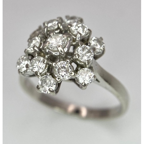 89 - An 18 K white gold ring with a cluster of diamonds (1.10 carats), size: K, weight: 3.6 g.