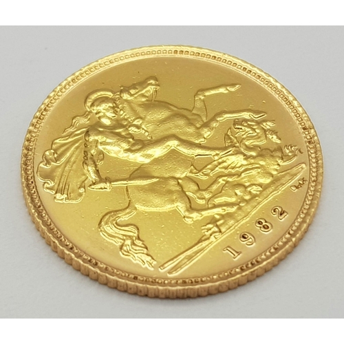 117 - A 1982 Queen Elizabeth II 22K Gold Half Sovereign.