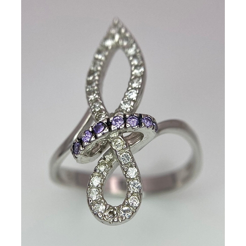 208 - An 18K White Gold CZ Fancy Knot Ring. Size O. 3.9g weight.