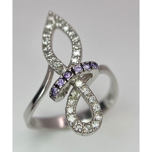 208 - An 18K White Gold CZ Fancy Knot Ring. Size O. 3.9g weight.