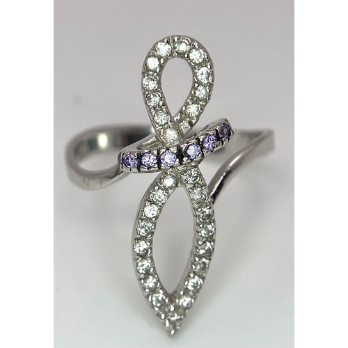 208 - An 18K White Gold CZ Fancy Knot Ring. Size O. 3.9g weight.