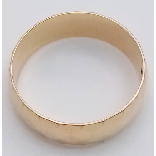 236 - A 9K Yellow Gold Faceted Wedding Band. Size N 1/2. 2.7g total weight.