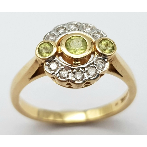 316 - AN ATTRACTIVE VINATGE 14K YELLOW GOLD DIAMOND & PERIDOT RING, WEIGHT 3.3G SIZE M