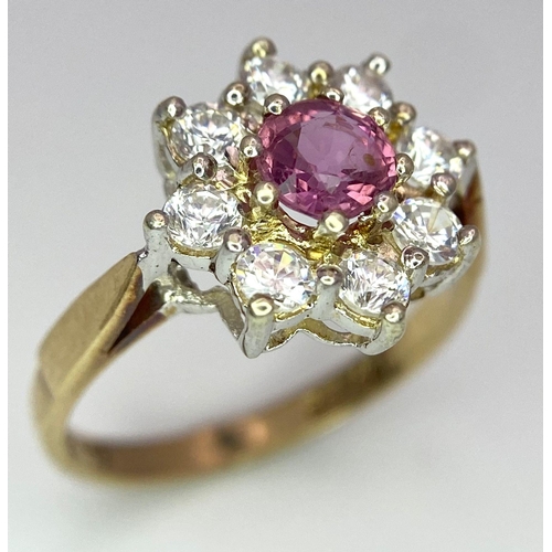 369 - AN ATTRACTIVE 9K YELLOW GOLD STONE SET CLUSTER RING IN FLORAL DESIGN, WEIGHT 1.9G SIZE J