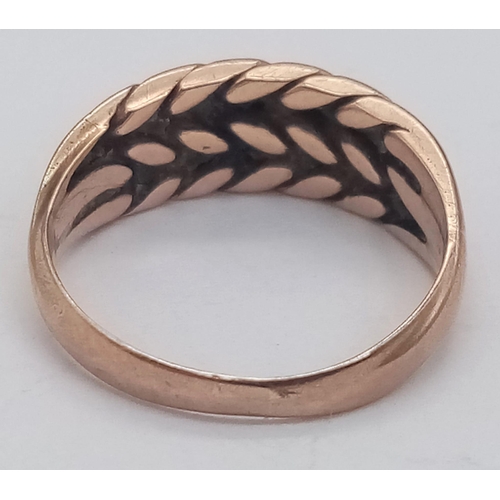 530 - A 9K rose gold keeper's ring, size: I, weight: 2 g.