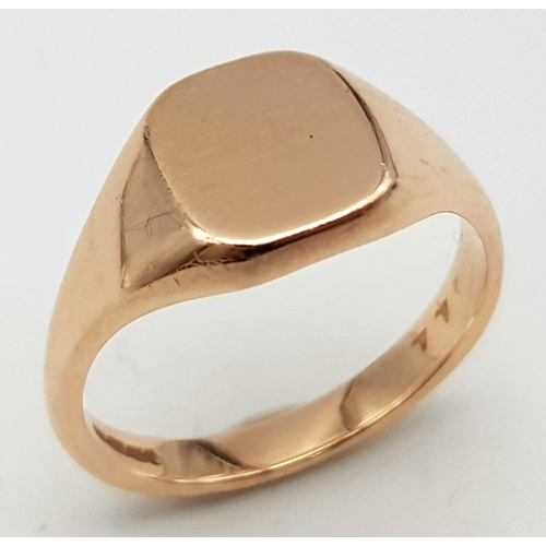 555 - A 9K Rose Gold Signet Ring. Size G. 2.6g weight.