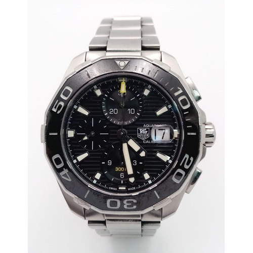 60 - A Tag Heuer Automatic Aquaracer Gents Watch. Stainless steel bracelet and case - 44mm. Black dial wi... 