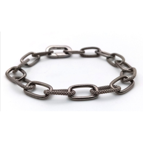 1800 - A 925 Silver Elongated Link Bracelet. Weight - 13.5 gm. 18cm. Comes with a presentation case. Ref: H... 