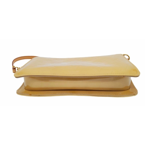 93 - A Louis Vuitton lime yellow Lexington pouch bag, patent leather exterior, beige interior, gold tone ... 