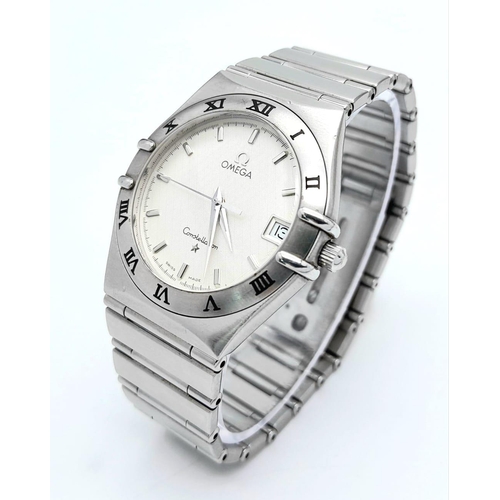 239 - An Omega Quartz Mid-Size Unisex Watch. Stainless steel bracelet and case - 34mm. White dial with dat... 