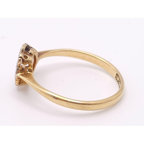 358 - A vintage, 18 K yellow gold ring with a cluster of diamonds, size: N, weight: 2 g.