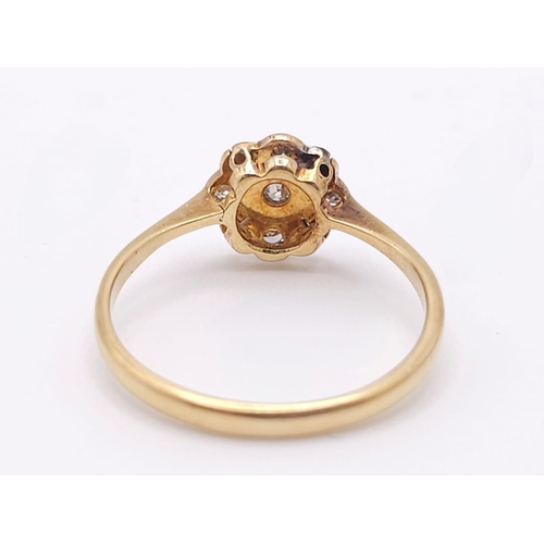 358 - A vintage, 18 K yellow gold ring with a cluster of diamonds, size: N, weight: 2 g.