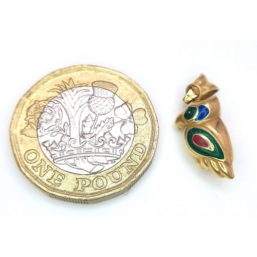 260 - 18K YELLOW GOLD ENAMELLED PARROTT CHARM/PENDANT, WEIGHT 1G