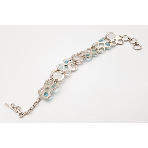 500 - A Rose Quartz & Blue Topaz Silver Bracelet. 42ctw. W- 29.20g. 19cm length. Ref: HV 2015