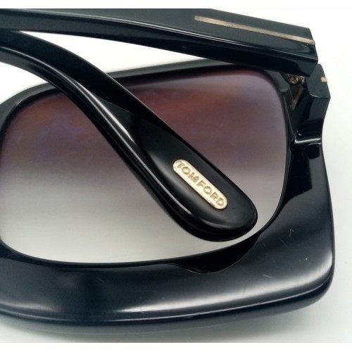 445 - A pair of Tom Ford Katrine sunglasses with original velvet case. 60.19 135-2 ref:16294