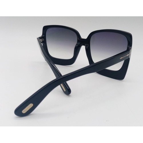 445 - A pair of Tom Ford Katrine sunglasses with original velvet case. 60.19 135-2 ref:16294