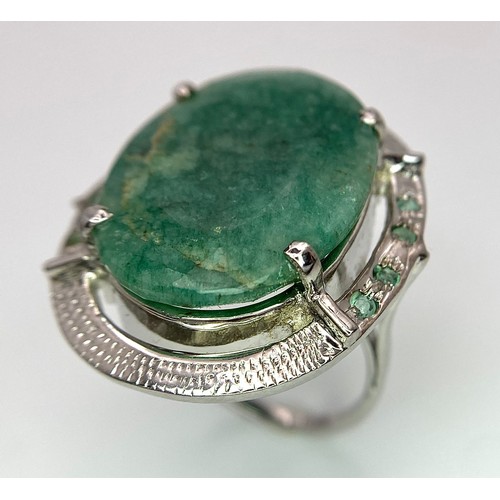 230 - A 45ct Oval Cut Brazilian Emerald 925 Silver Ring. W-13g. Size N. Comes with a presentation case. Re... 