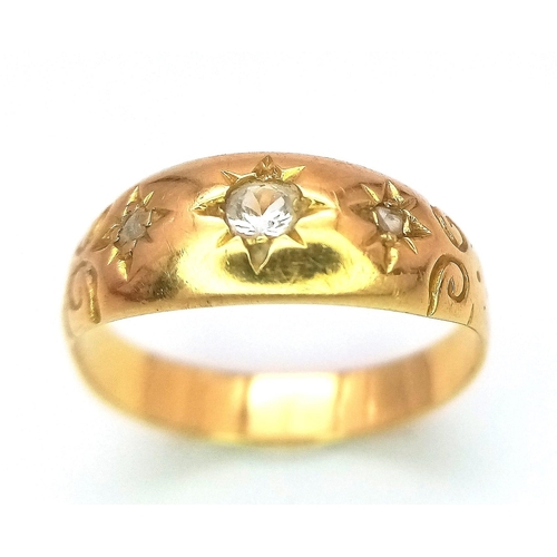 558 - A 9 K yellow gold ring with a trilogy of cubic zirconia. Size: m, weight: 2.3 g.