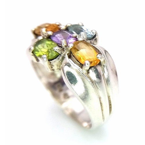 902 - A Very Stylish Vintage Sterling Silver Multi Gemstone Set Cluster Ring Size P. The Ring is set with ... 