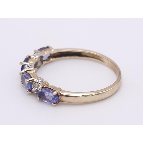 908 - A PRETTY 9K YELLOW GOLD DIAMOND & IOLITE  RING, WEIGHT 1.7G SIZE P