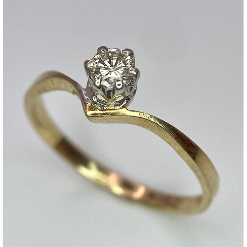 846 - 9K YELLOW GOLD 0.10CT DIAMOND SOLITAIRE RING, WEIGHT 1.1G SIZE M