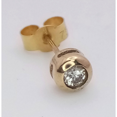 881 - A 9K Yellow Gold and Diamond Solitaire Stud Earring. 0.10ct brilliant round cut. 0.6g total weight.