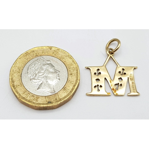 887 - 9K YELLOW GOLD INITIAL M PENDANT / CHARM, WEIGHT 1.2G