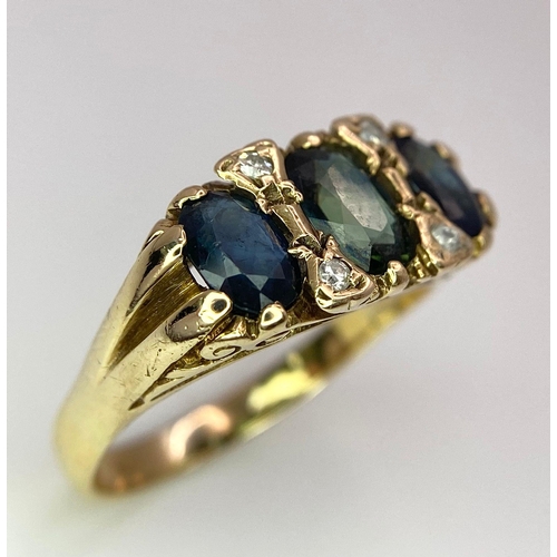 554 - An 18 K yellow gold ring with three oval cut blue/green sapphires and diamonds in between. Size: P, ... 