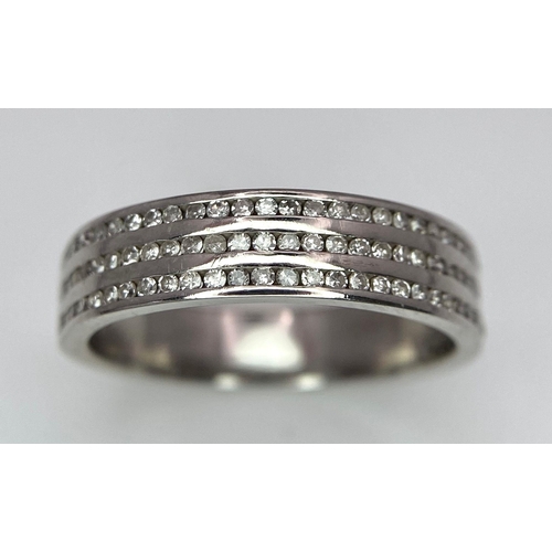 561 - An 18 K white gold ring with three diamond bands (0.33 carats), size: K, weight: 3.7 g.