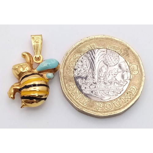 596 - A PRETTY 9K YELLOW GOLD ENAMELLED BUMBLEBEE CHARM/PENDANT, WEIGHT  1.4G AND SIZE 18MM WIDE APPROX