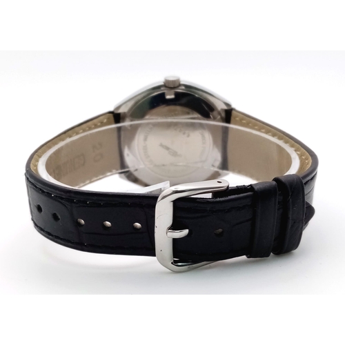 703 - A Vintage Alpiex 25 Jewels Automatic Gents Watch. Blacl leather strap. Stainless steel case - 38mm. ... 