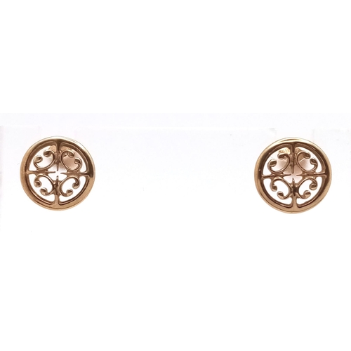 748 - A 9 K yellow gold pair of stud earrings, weight: 1.4 g.