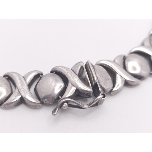 961 - A fabulous 925 silver 'XO'  wide link chunky necklace. Total weight 71.1G. Total length 46cm. Please... 