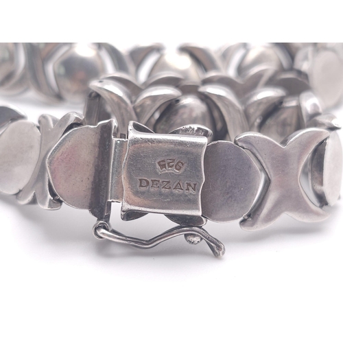 961 - A fabulous 925 silver 'XO'  wide link chunky necklace. Total weight 71.1G. Total length 46cm. Please... 