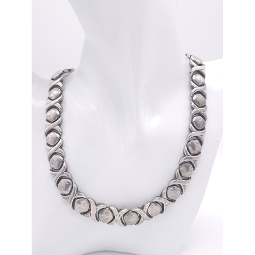 961 - A fabulous 925 silver 'XO'  wide link chunky necklace. Total weight 71.1G. Total length 46cm. Please... 