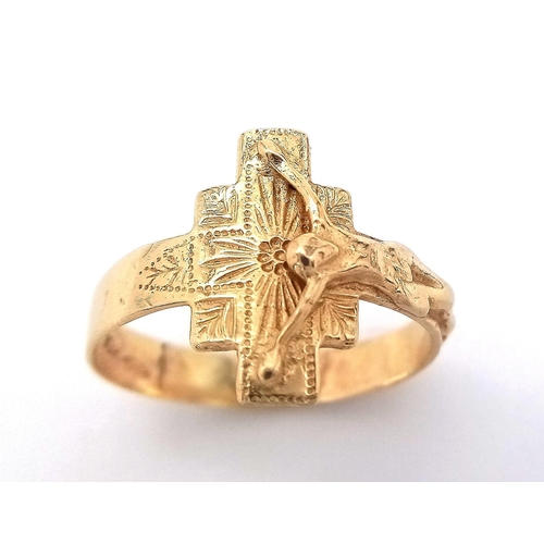 610 - AN UNIQUE HANDMADE 9K YELLOW GOLD CROSS/CRUCIFIX RING, WEIGHT  2.3G SIZE Q