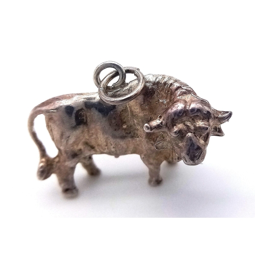 755 - A sterling silver charm in the shape of a bull. Weight: 5.5 g.