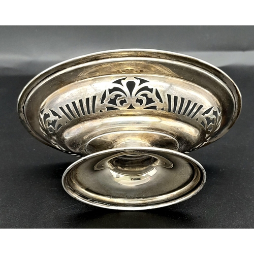 767 - An antique sterling silver bonbon dish with fabulous pierced patterns. Full Sheffield hallmarks, 191... 