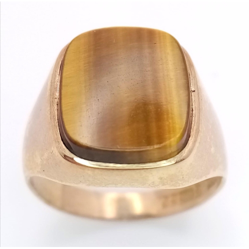 772 - A GENTS 9K GOLD RING WITH TIGERS EYE STONE .   4.2gms   size R