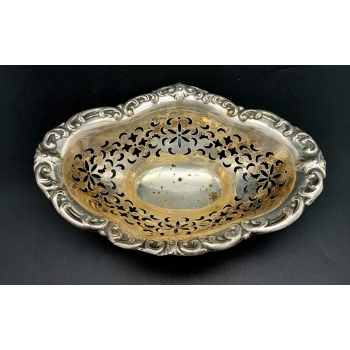 821 - A vintage sterling silver bonbon dish with scrolled feet and pierced floral patterns. Total weight 8... 