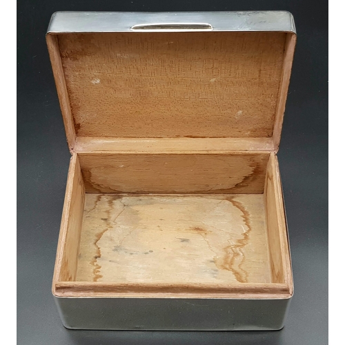 828 - A vintage sterling silver cigarette box with wooden line. Total weight 351.85G. Dimension: L15.5cm X... 