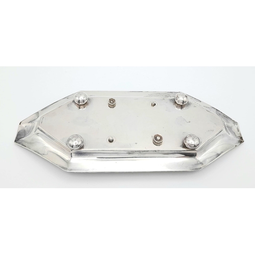 870 - An antique sterling silver inkwell in boat shape (2 screws missing). Full hallmarks Sheffield, 1920.... 