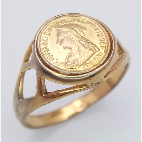 827 - A VICTORIAN 18K GOLD RING WITH A PORTRAIT OF QUEEN VICTORIA AT CENTRE .    2.9gms   size S