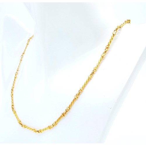 618 - A VERY ATTRACTIVE AND UNUSUAL 9K GOLD PATTERENED BAR LINKED NECK CHAIN .  9.6gms    44cms