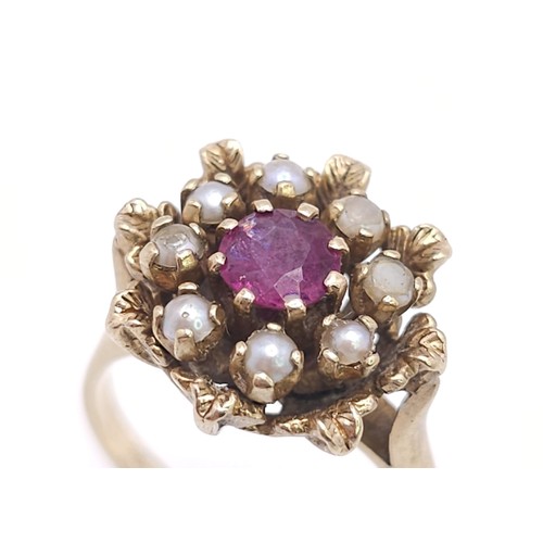 575 - A vintage, 9 K yellow gold ring with a round cut ruby surrounded by pearls. Size: K, weight: 4.5 g.